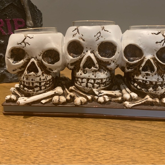 Yankee Candle Skull Tea Light Holder & RIP Table Top Decor Pieces,Good Condition - Picture 4 of 15